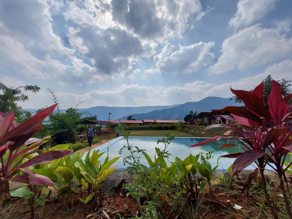 Mysticstays Resort Wai Exterior foto