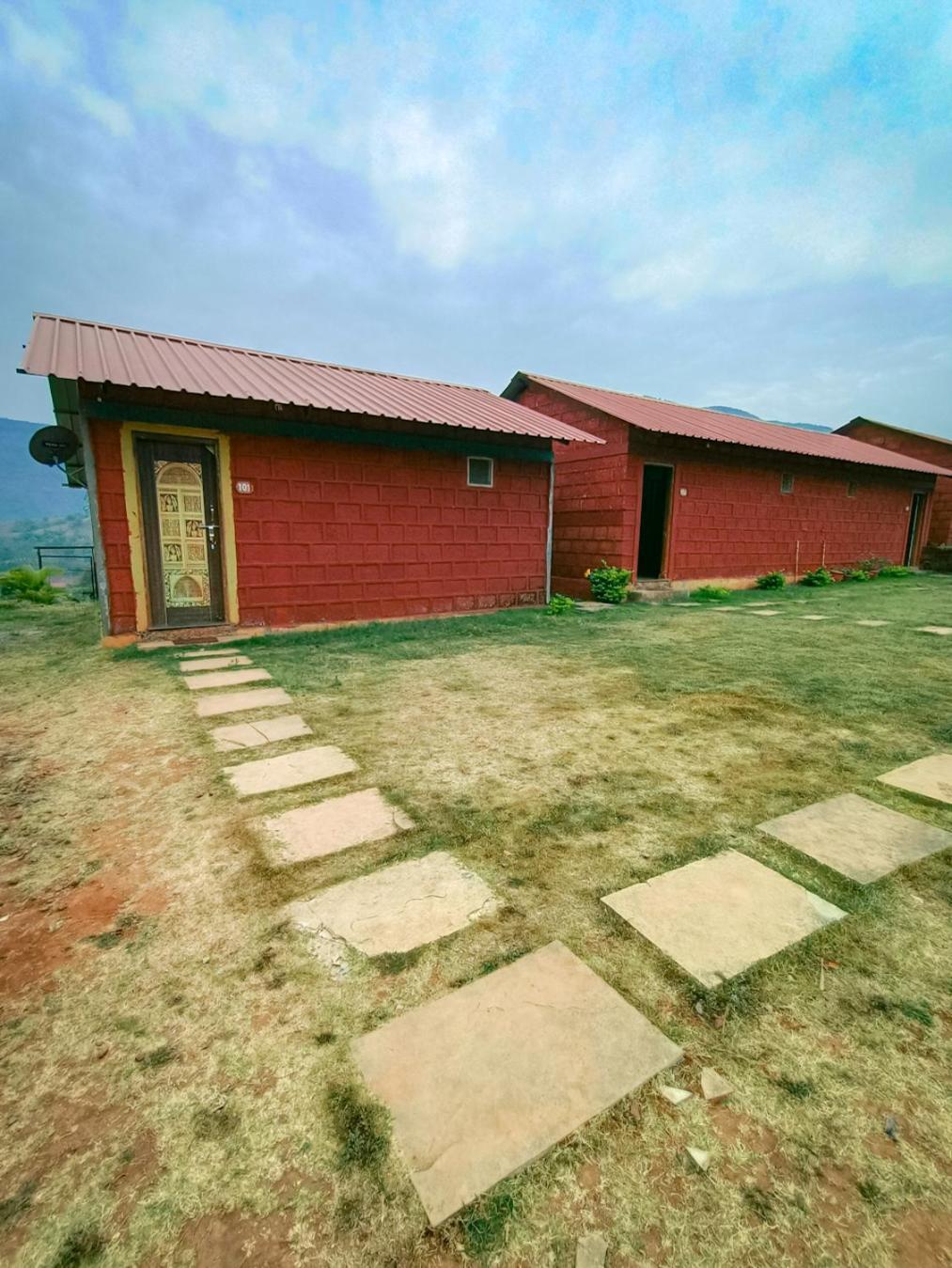 Mysticstays Resort Wai Exterior foto
