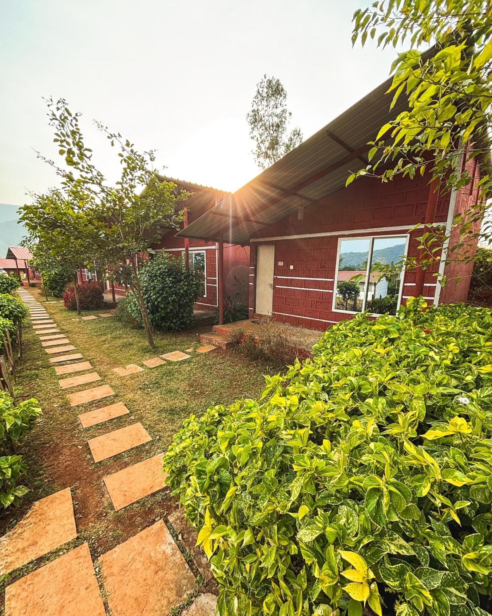Mysticstays Resort Wai Exterior foto