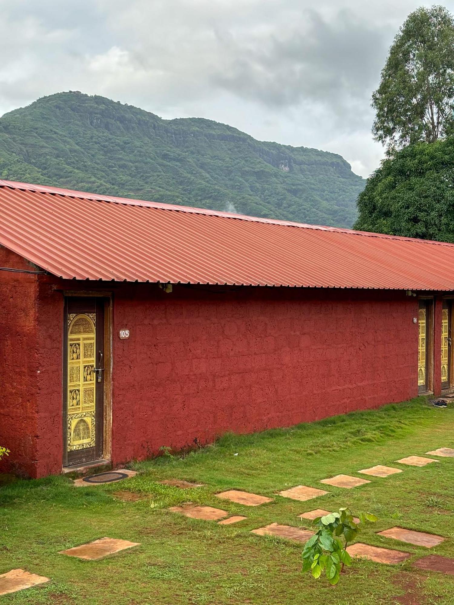 Mysticstays Resort Wai Exterior foto